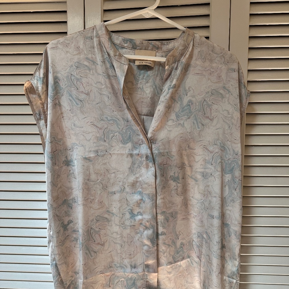 Elie Tahari Silky Flowing Poly Blouse Button Front Cap Sleeves Large NWT